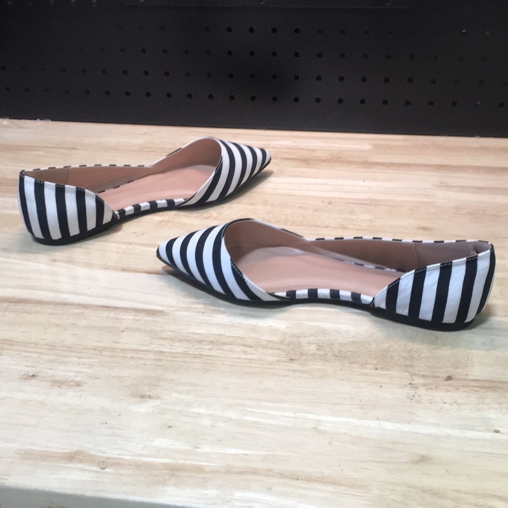 New WB Woman’s Journee‎ Collection Black and White Striped Women's Flats